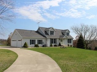 10421 Dewey Lake Beach Rd, Brooklyn, MI 49230