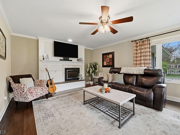 5th image of 13 Laurel Pl