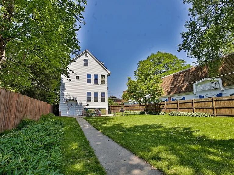 2630 Prairie Ave #1 — Photo 9