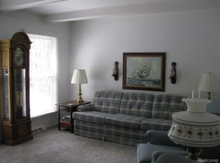 1201 Blue Heron Dr, Highland, MI 48357