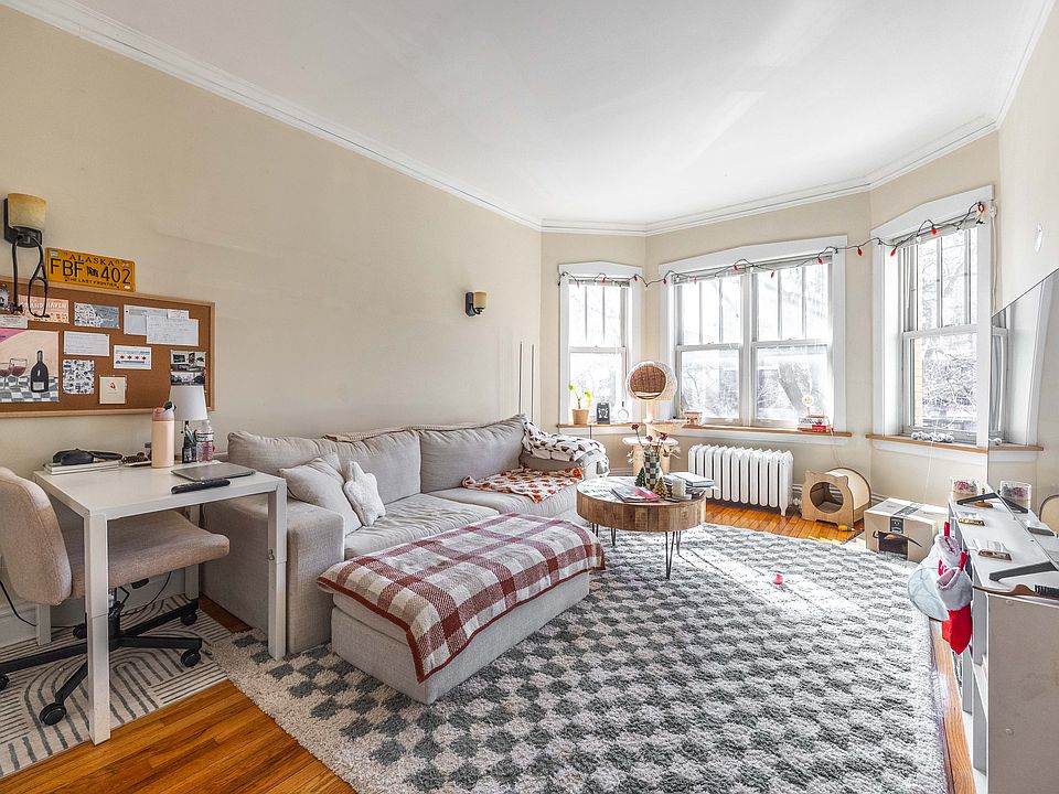 1st image of 842 W Wrightwood Ave #1