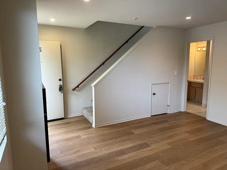 504 McClellan Ave #5 — Photo 34