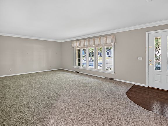 4th image of 579 E View Rd