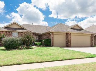 1712 SW 33rd St, Moore, OK 73160