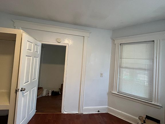 1st bedroom with closet