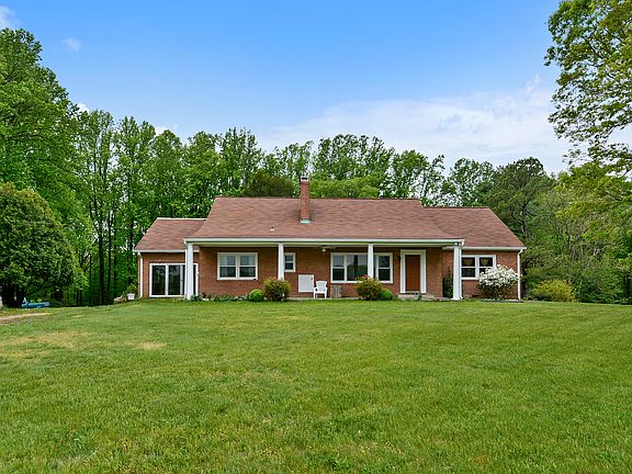 3rd image of 1611 Alicia Dr