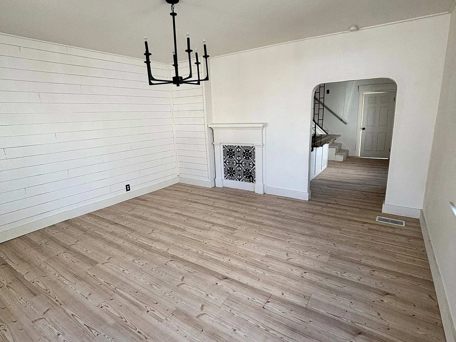 813 Campbell Ave — Photo 4