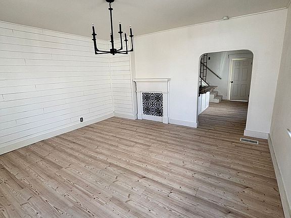 4th image of 813 Campbell Ave #813