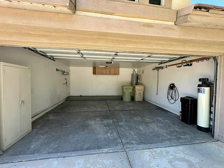 7063 W Palmaire Ave — Photo 4