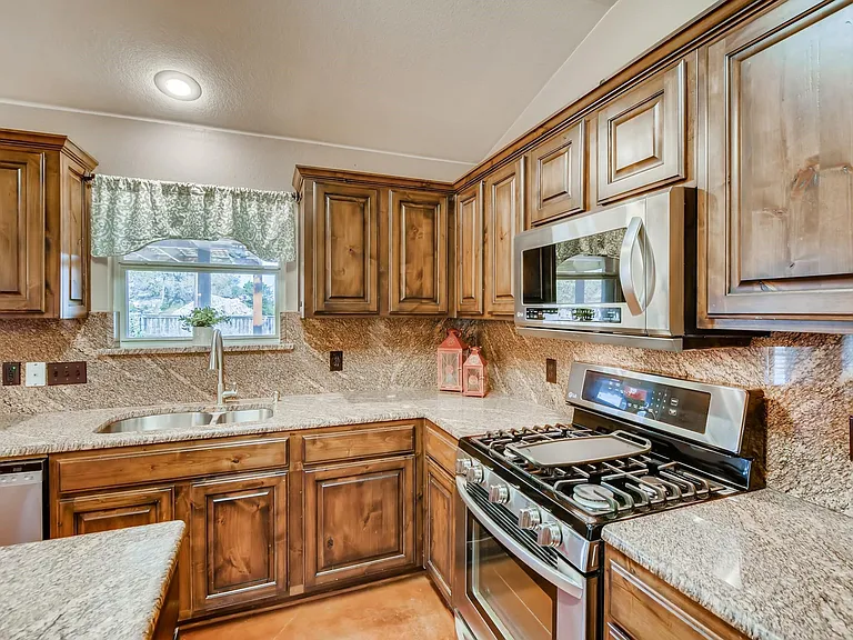3676 Spring Canyon Trl — Photo 14