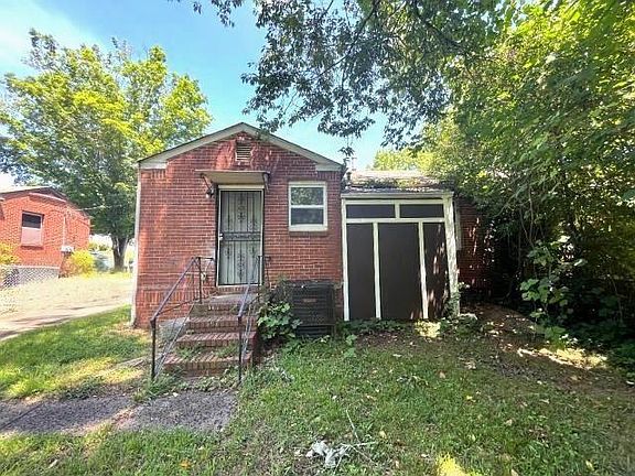 3rd image of 696 Casplan St SW #B