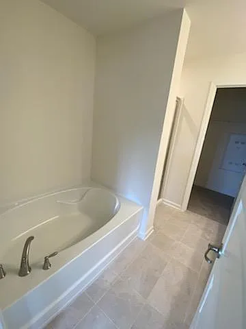 112 Brighton Ln W — Photo 5