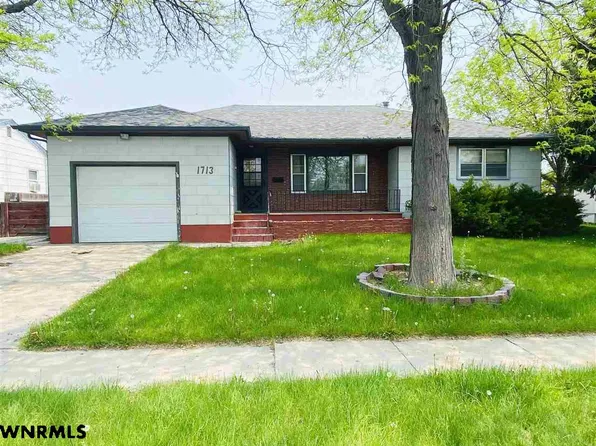 1713 Avenue J, Scottsbluff, NE 69361