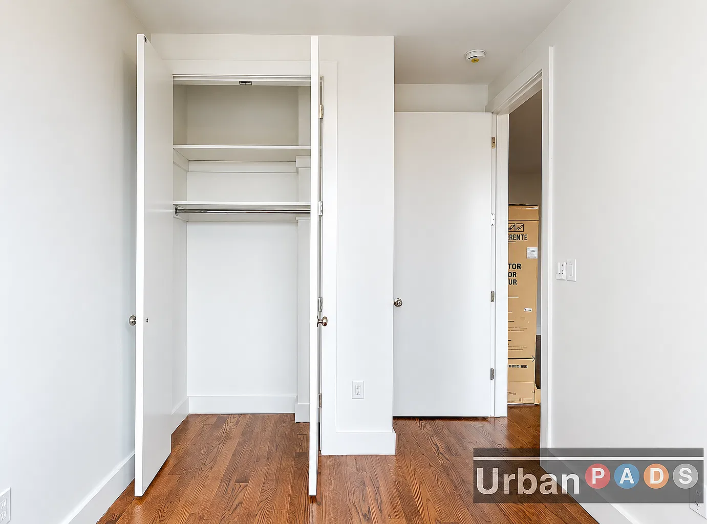 381 De Witt Avenue — Photo 4