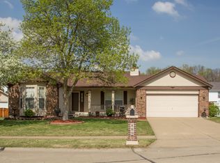 889 Whispering Windsong Dr, O'Fallon, MO