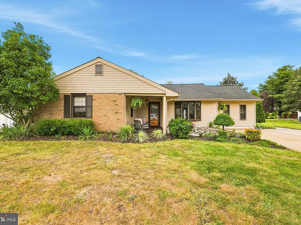 1st image of 8 Collins Ln