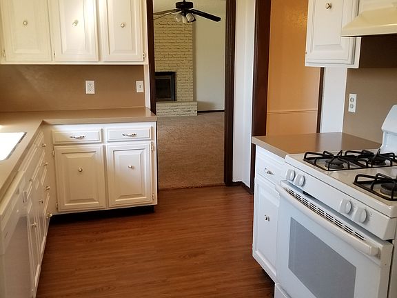 5th image of 4312 S Elm St