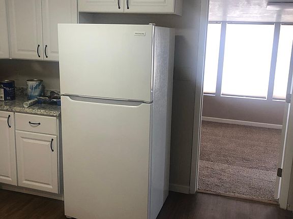 3rd image of 2408 W Grand Ave