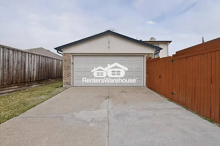 1818 Indian Creek Ct — Photo 41