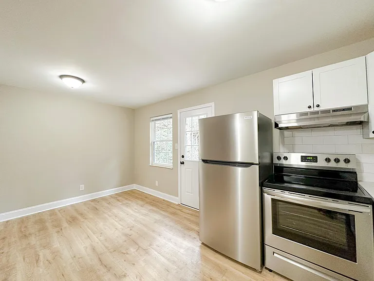 809 Teaberry Ln #B — Photo 10