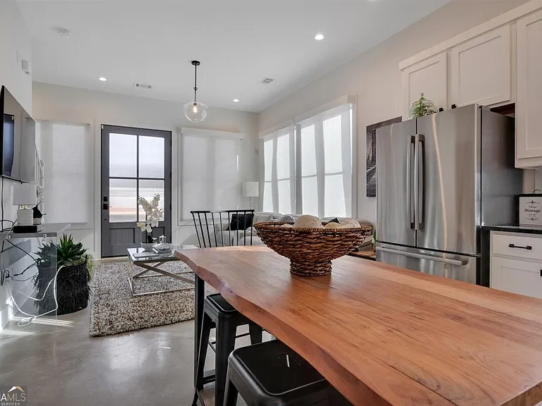 115 Central Ave — Photo 6