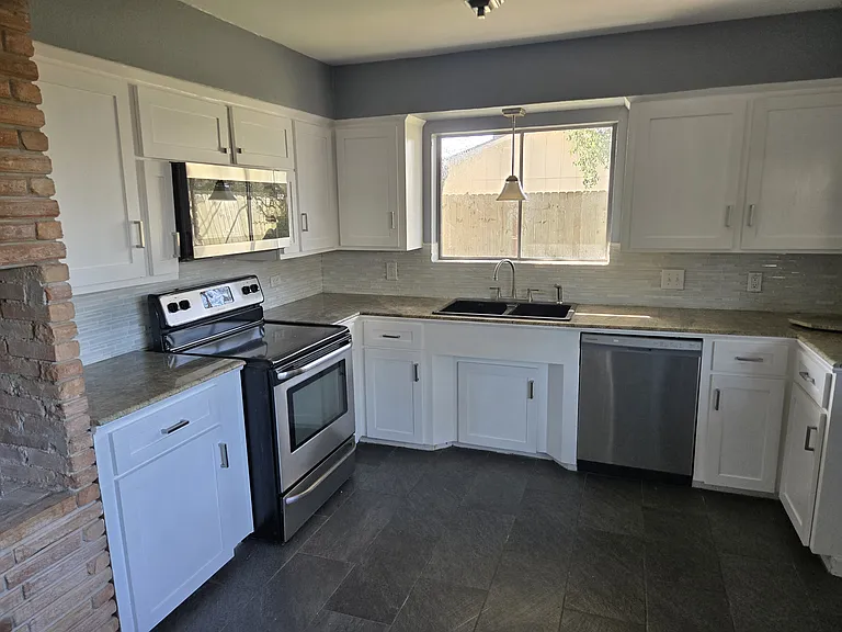 441 Montclair Dr — Photo 22