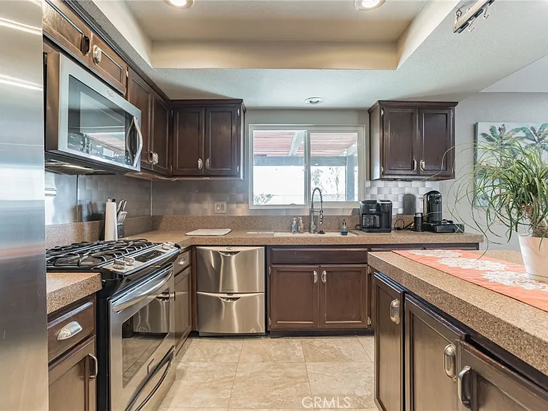 27350 Melanita Dr — Photo 17