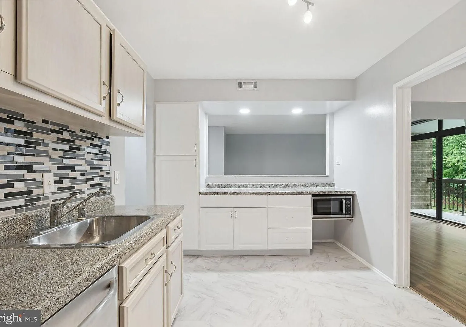 Reston Condo For Rent -1635 Parkcrest Cir #201, Reston, VA 20190 — Photo 3