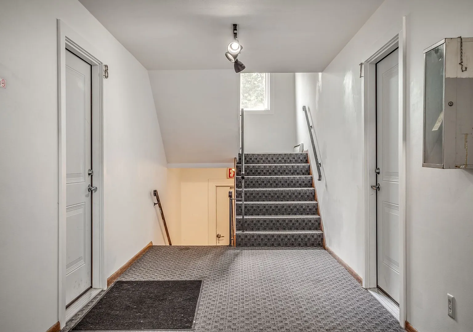 744 Polk St NE — Photo 3