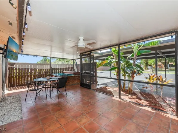 6414 Royal Woods Dr, Fort Myers, FL 33908