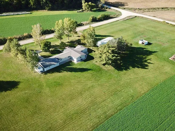 13668 N 39th Ave E, Grinnell, IA 50112