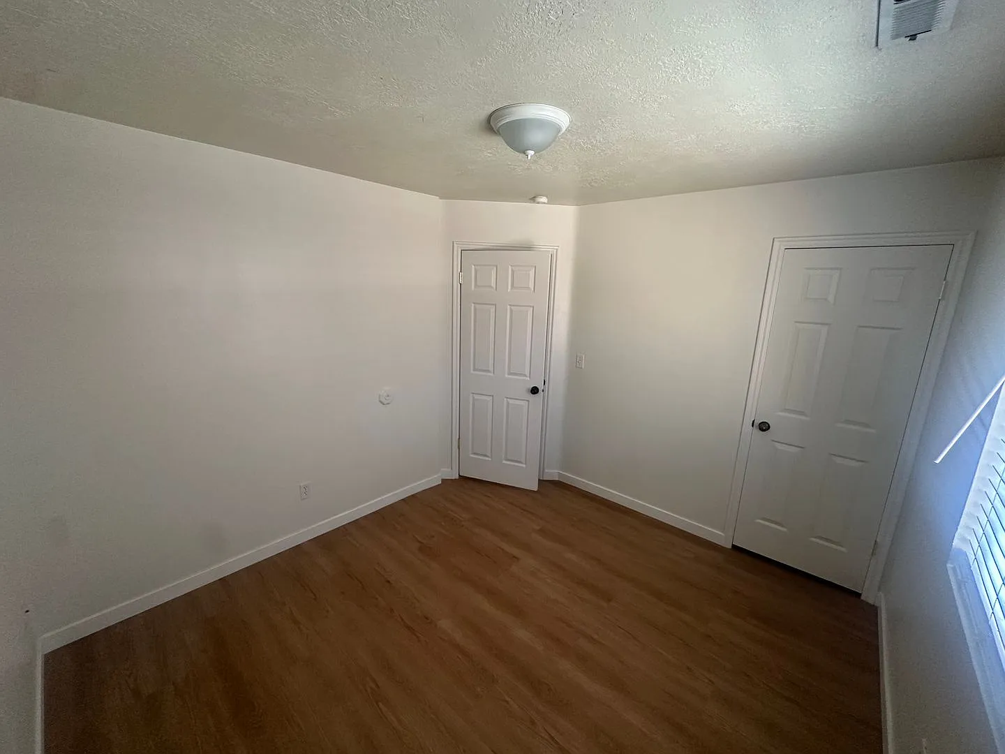 3 Bed/2 Bath End Unit — Photo 4