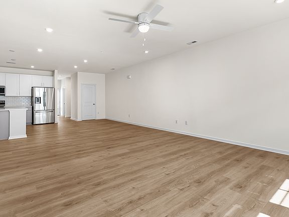 4th image of 2402 Ownby Ln #G