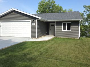 1409 13th Ave, Belle Plaine, IA