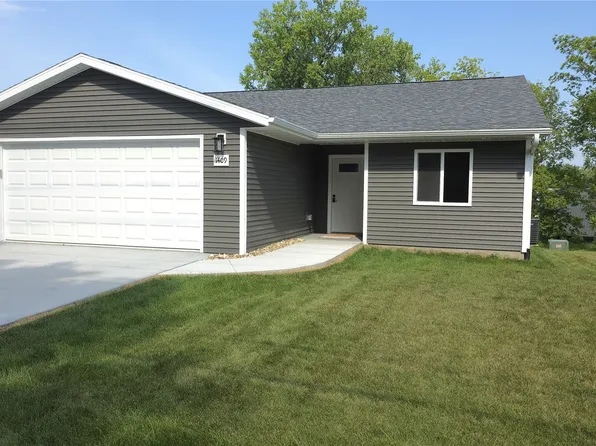 1409 13th Ave, Belle Plaine, IA 52208