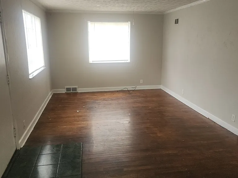 1500 Charleston Ave — Photo 2