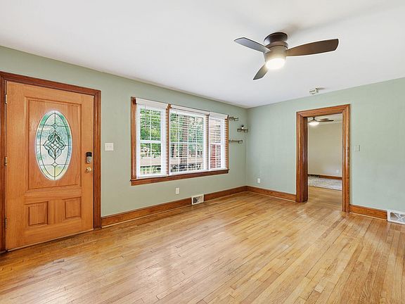 3rd image of 213 Pine Tree Rd