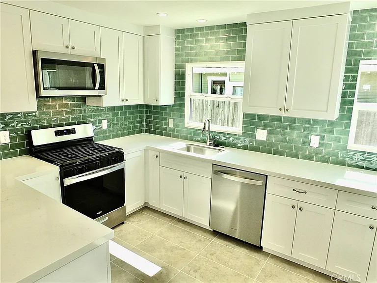 4036 E Vermont St — Photo 19