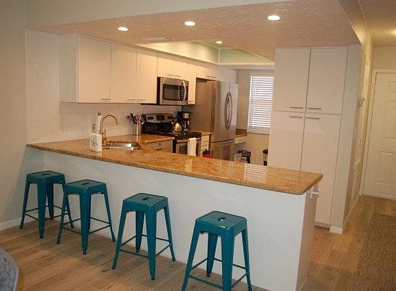 5th image of 215 Island Cir