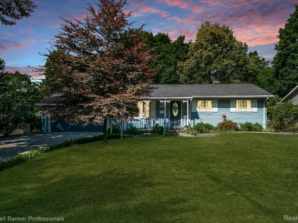 451 Hauxwell Dr, Lake Orion, MI 48362