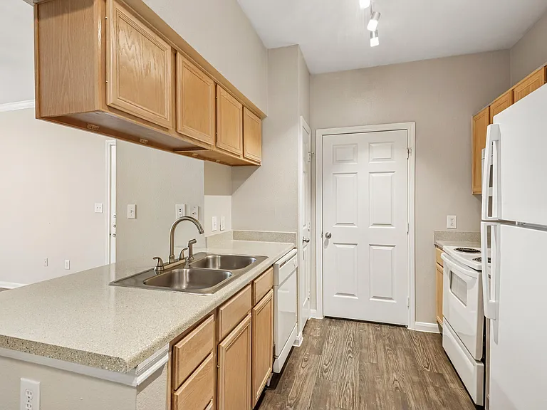 Lakeshore Villas apartments community photo
