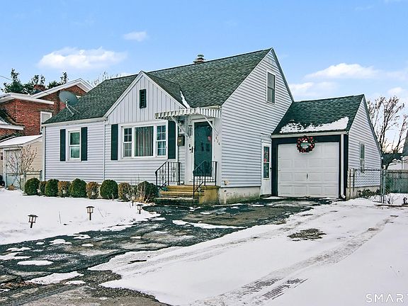 2nd image of 424 Circular Avenue