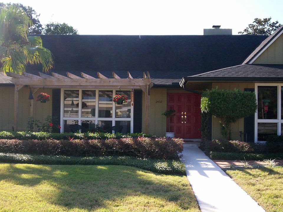 corner lot - beautiful!