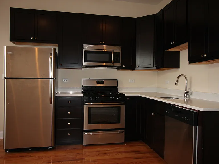 2540 W Augusta Blvd — Photo 3