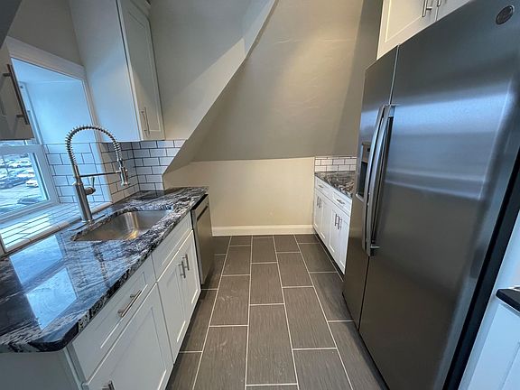2nd image of 520 S Winebiddle St Floor 3