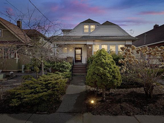 2nd image of 1433 Spaight Street