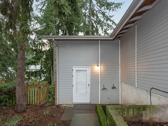 5th image of 2411 Oak Drive #C & D