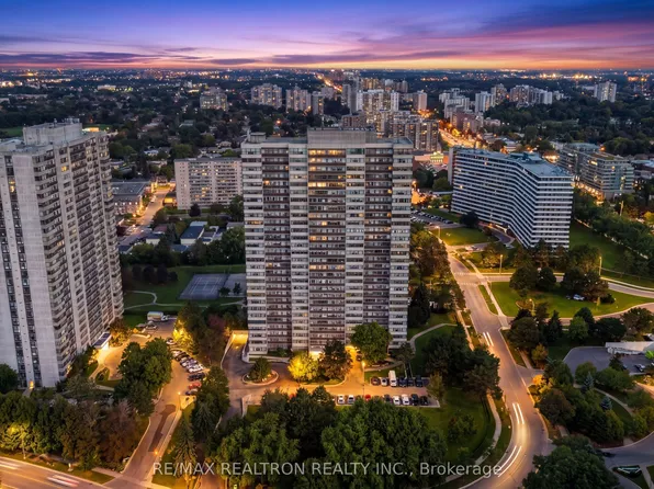 100 Antibes Dr #804, Toronto, ON M2R 3N1