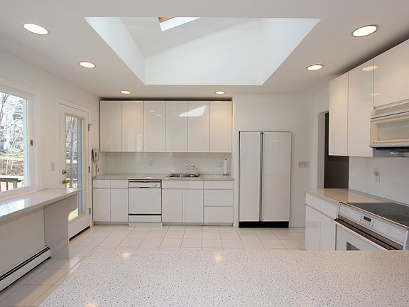 4th image of 2716 Strang Blvd