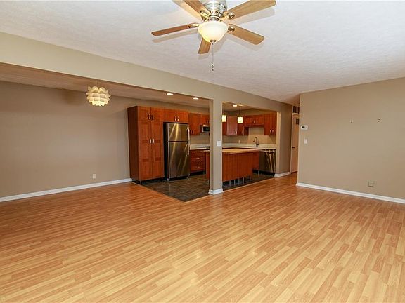 2nd image of 2127 Glouchester Dr